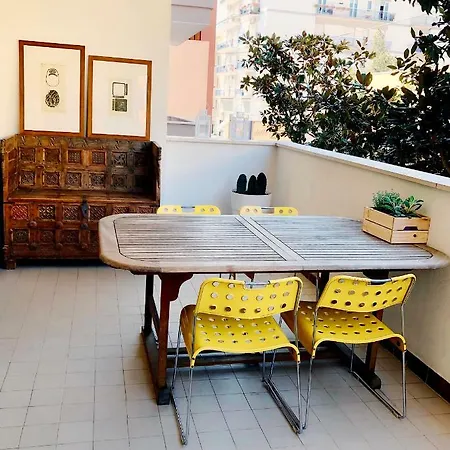 Colourful Living Apartment Monopoli